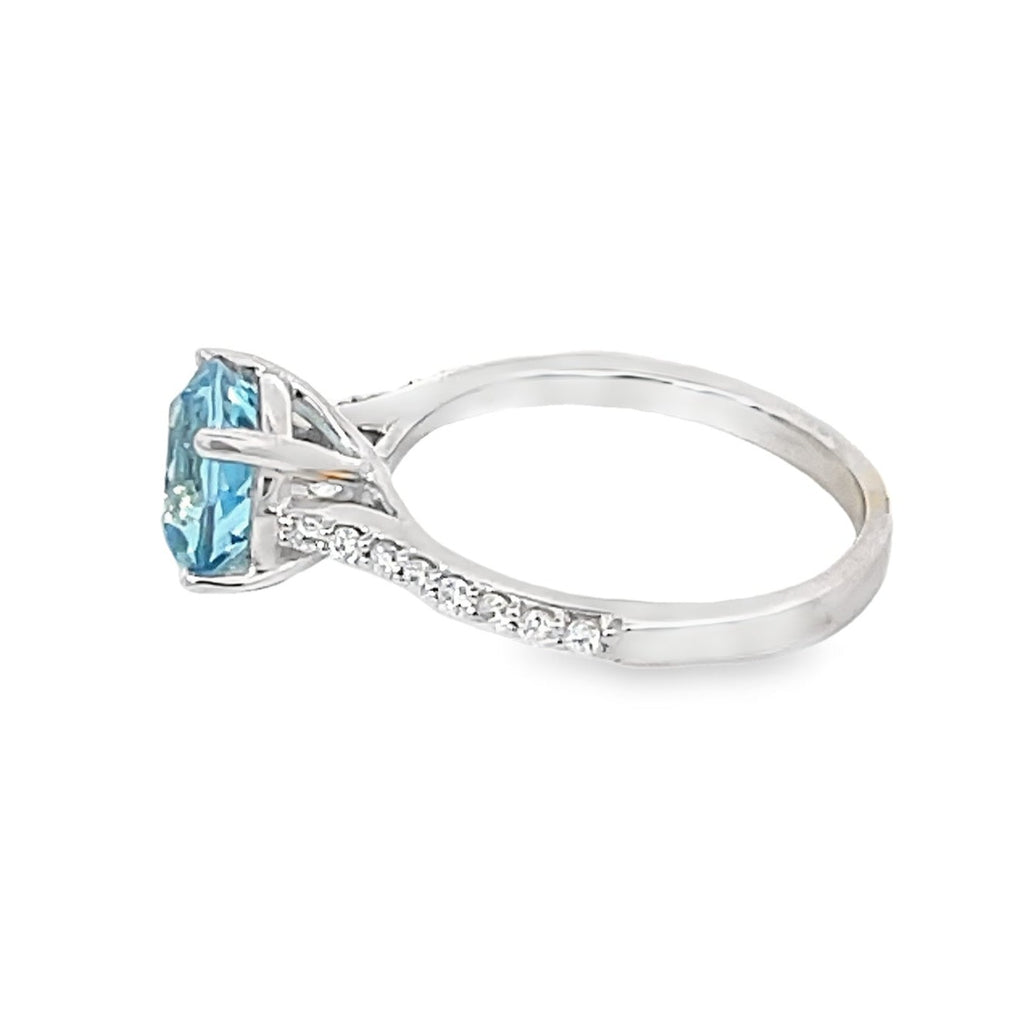 Side view of 1.91ct Round Cut Aquamarine Engagement Ring