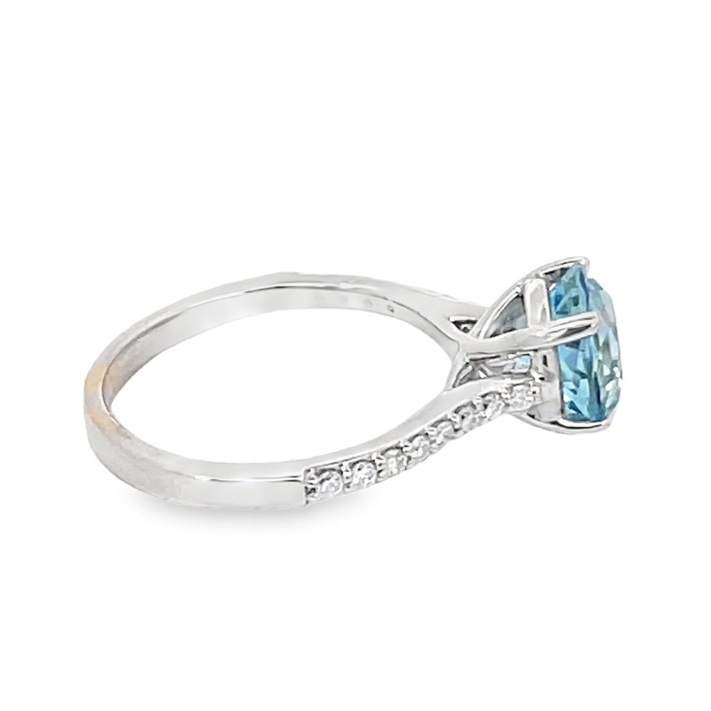 Side view of 1.91ct Round Cut Aquamarine Engagement Ring