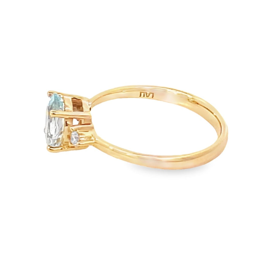 Side view of 1.20ct Oval Cut Aquamarine Engagement Ring