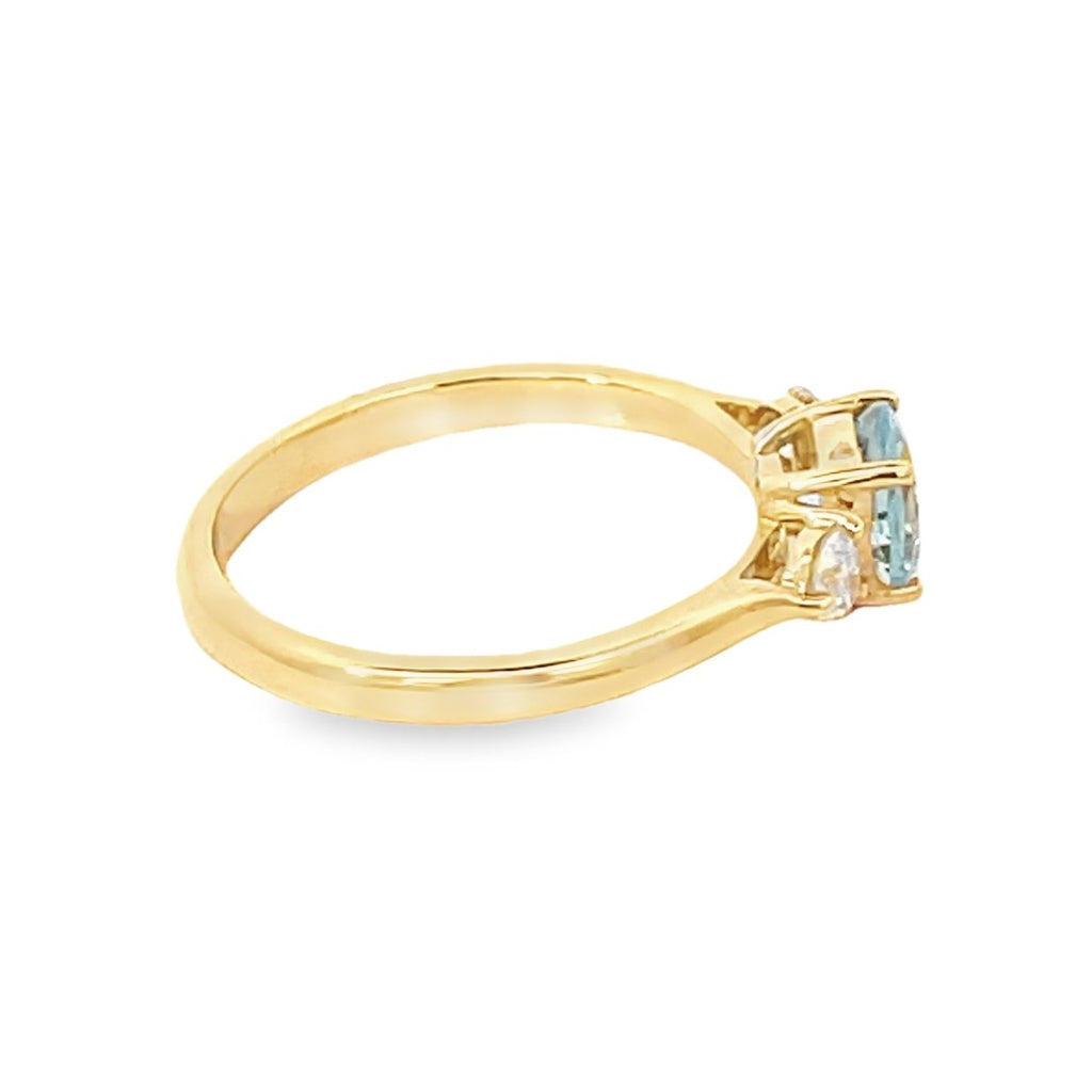Side view of 0.80ct Round Cut Aquamarine Engagement Ring