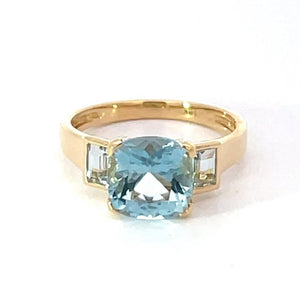 Front view of 1.95ct Cushion Cut Aquamarine Engagement Ring, 18k Yellow Gold