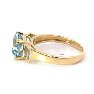 Side view of 1.95ct Cushion Cut Aquamarine Engagement Ring, 18k Yellow Gold