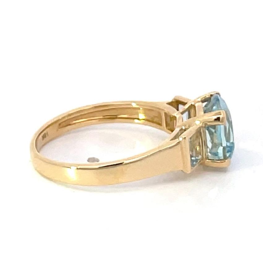 Side view of 1.95ct Cushion Cut Aquamarine Engagement Ring, 18k Yellow Gold