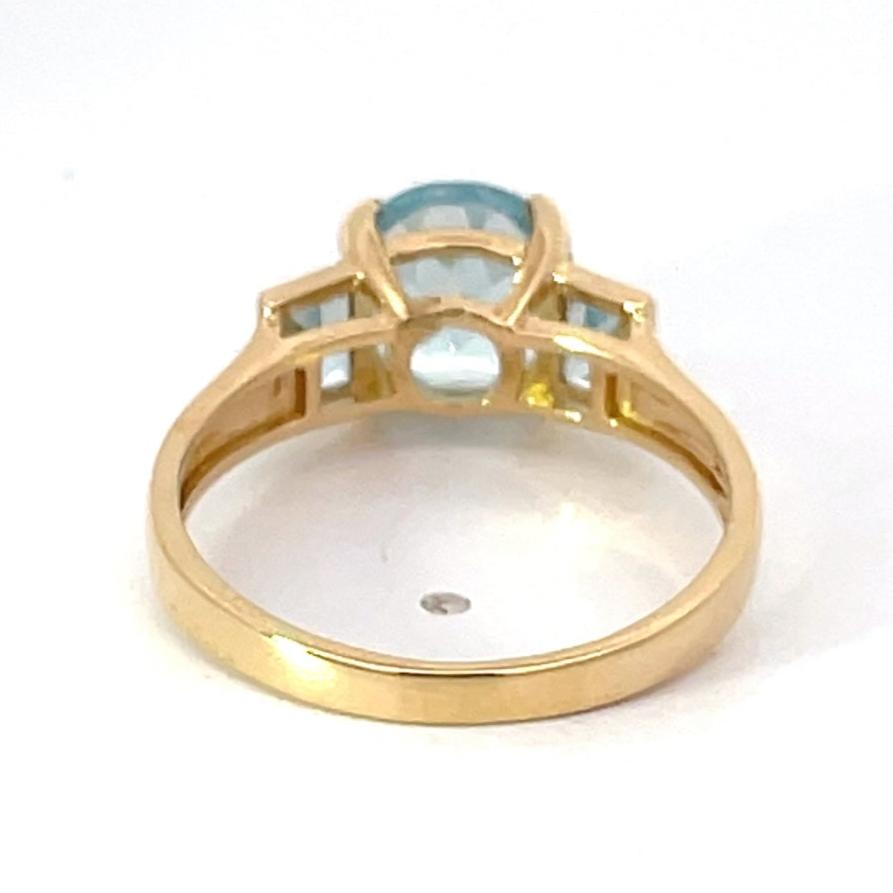 Back view of 1.90ct Round Cut Aquamarine Engagement Ring, 18k Yellow Gold